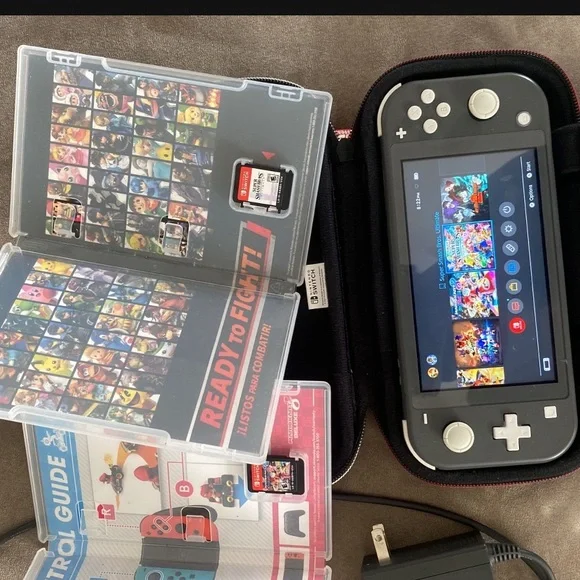 Nintendo Switch Lite plus 2 games